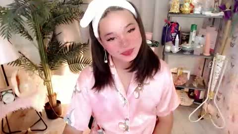 Snapshot of stellaxtemptationx chatting on May 5, 3:09 pm Stella sweet online show from May 5, 3:09 pm