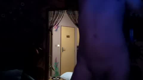 Snapshot of stenlyvrbich chatting on May 5, 10:29 pm lee online show from May 5, 10:29 pm