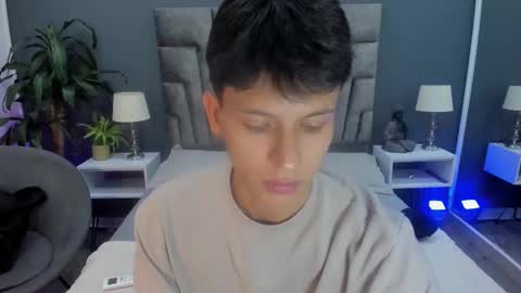 Snapshot of stephane_rouss chatting on October 21, 9:15 pm Stephane Rouss online show from October 21, 9:15 pm