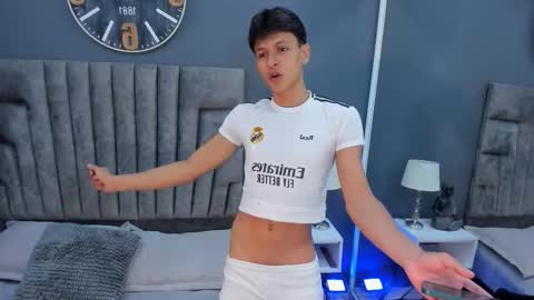 Snapshot of stephane_rouss chatting on October 22, 7:46 pm Stephane Rouss online show from October 22, 7:46 pm