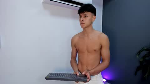 Snapshot of stephane_rouss chatting on November 1, 8:11 pm Stephane Rouss online show from November 1, 8:11 pm