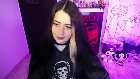 Snapshot of stephani_rousso chatting on February 19, 10:39 pm joha cosmo online show from February 19, 10:39 pm