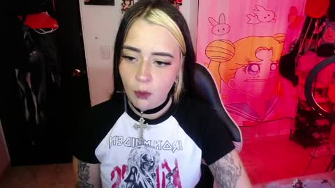 Snapshot of stephani_rousso chatting on April 8, 11:16 pm joha cosmo online show from April 8, 11:16 pm