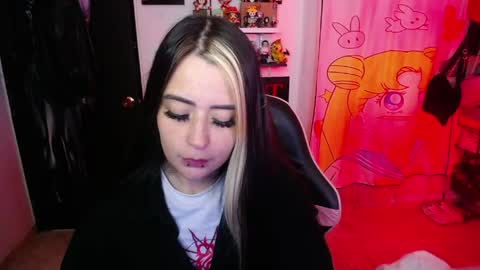 Snapshot of stephani_rousso chatting on April 13, 11:10 pm joha cosmo online show from April 13, 11:10 pm