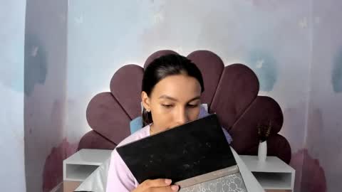 Snapshot of stephani_sweet chatting on March 18, 12:08 pm Stefff online show from March 18, 12:08 pm