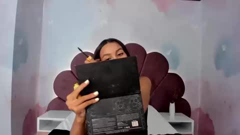 Snapshot of stephani_sweet chatting on March 20, 4:23 pm Stefff online show from March 20, 4:23 pm