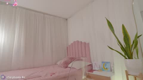 stephania_let online show from December 5, 2:14 pm