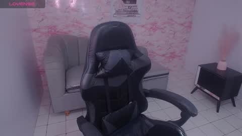 Snapshot of stephania_t chatting on January 4, 3:18 am Stephania online show from January 4, 3:18 am