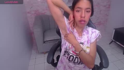 Snapshot of stephania_t chatting on January 4, 6:19 am Stephania online show from January 4, 6:19 am