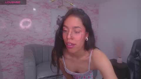 Snapshot of stephania_t chatting on January 8, 6:20 am Stephania online show from January 8, 6:20 am