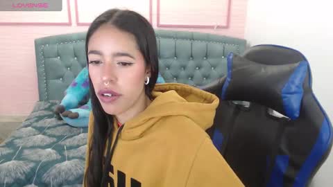 Snapshot of stephania_t chatting on January 29, 10:27 am Stephania online show from January 29, 10:27 am