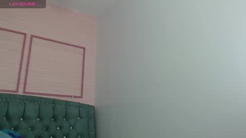 Snapshot of stephania_t chatting on February 5, 1:44 pm Stephania online show from February 5, 1:44 pm