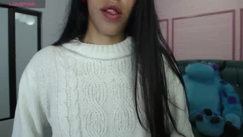 Snapshot of stephania_t chatting on February 10, 10:53 am Stephania online show from February 10, 10:53 am