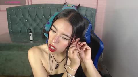 Snapshot of stephania_t chatting on February 19, 1:28 pm Stephania online show from February 19, 1:28 pm