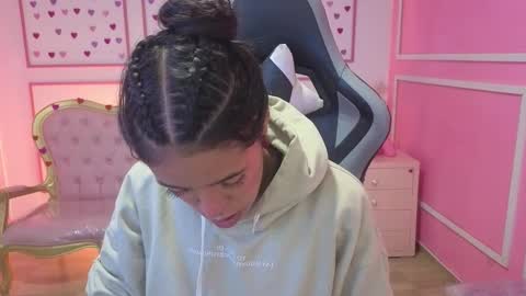 Snapshot of stephania_t chatting on September 20, 11:33 am Stephania online show from September 20, 11:33 am