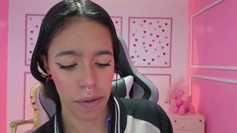 Snapshot of stephania_t chatting on October 1, 11:38 am Stephania online show from October 1, 11:38 am