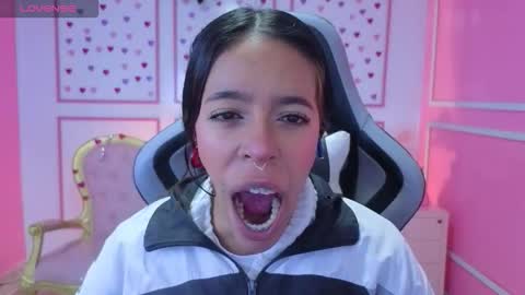 Snapshot of stephania_t chatting on October 17, 11:46 am Stephania online show from October 17, 11:46 am