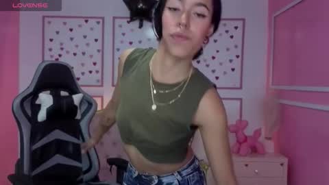 Snapshot of stephania_t chatting on December 3, 12:47 pm Stephania online show from December 3, 12:47 pm