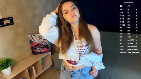 Snapshot of stephanieemiller chatting on October 19, 1:39 am Steph online show from October 19, 1:39 am