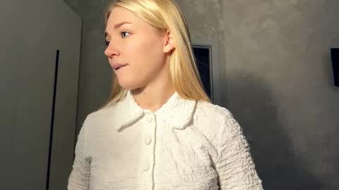 Steph online show from March 27, 1:22 pm