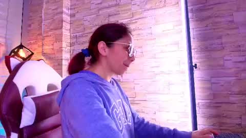 Snapshot of stephaniesun_ chatting on July 28, 7:39 pm Stephaniesun online show from July 28, 7:39 pm