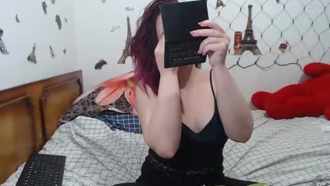 Snapshot of stephaniewild chatting on March 4, 5:42 am Stephanie online show from March 4, 5:42 am