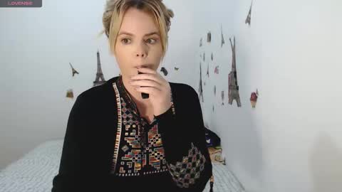 Snapshot of stephaniewild chatting on October 17, 10:07 am Stephanie online show from October 17, 10:07 am