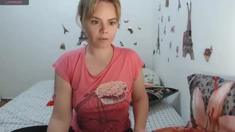 Snapshot of stephaniewild chatting on November 4, 11:31 am Stephanie online show from November 4, 11:31 am