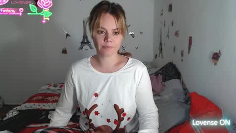 Snapshot of stephaniewild chatting on December 1, 10:20 am Stephanie online show from December 1, 10:20 am