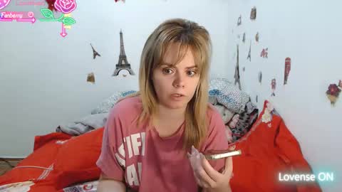 Snapshot of stephaniewild chatting on December 4, 11:08 am Stephanie online show from December 4, 11:08 am