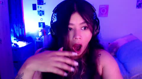 Snapshot of stephanifox chatting on December 6, 4:14 am Stephanie online show from December 6, 4:14 am