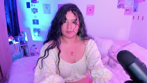 Snapshot of stephanifox chatting on December 22, 7:33 am Stephanie online show from December 22, 7:33 am