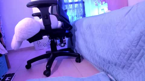 Snapshot of stephanifox chatting on February 26, 9:27 pm Stephanie online show from February 26, 9:27 pm