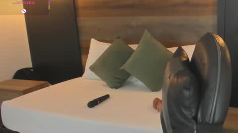 Snapshot of stephanya_ chatting on March 19, 7:40 pm S T E P H A N Y A online show from March 19, 7:40 pm