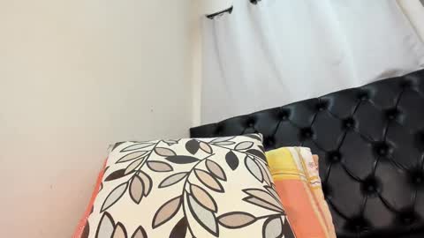 Snapshot of stephie01 chatting on December 7, 5:59 am estefania online show from December 7, 5:59 am