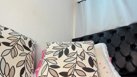 Snapshot of stephie01 chatting on February 3, 5:40 am estefania online show from February 3, 5:40 am