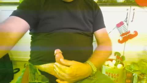 Snapshot of steve093066 chatting on December 18, 7:53 pm Steve online show from December 18, 7:53 pm