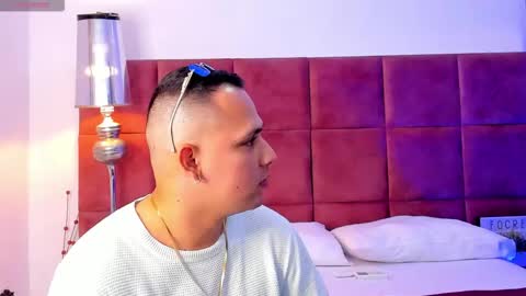 steve__ross online show from December 15, 4:17 am