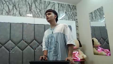 Snapshot of steve_hotman_ chatting on March 29, 1:22 pm Steve Hotman online show from March 29, 1:22 pm