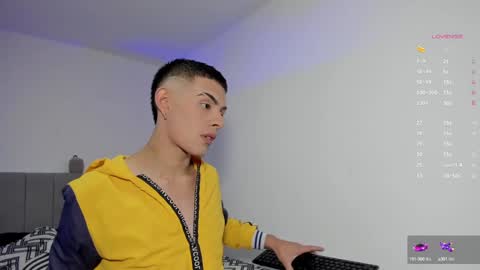 Snapshot of steveen_1604 chatting on December 5, 8:33 pm Stevenn online show from December 5, 8:33 pm