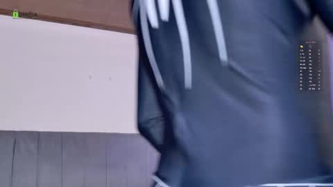 Snapshot of steveen_1604 chatting on December 14, 6:56 pm Stevenn online show from December 14, 6:56 pm