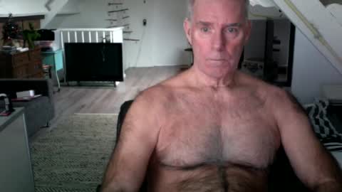 Snapshot of stevetwo chatting on December 11, 10:03 am stevetwo online show from December 11, 10:03 am