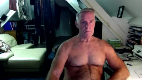 Snapshot of stevetwo chatting on December 4, 10:29 pm stevetwo online show from December 4, 10:29 pm