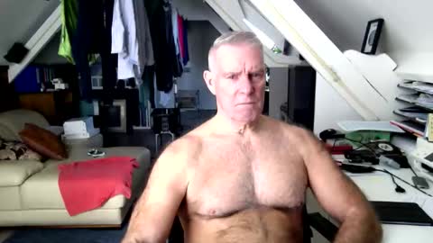 Snapshot of stevetwo chatting on March 2, 12:23 pm stevetwo online show from March 2, 12:23 pm