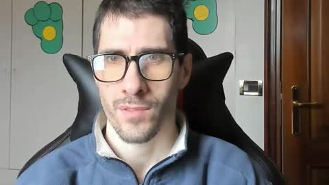 Snapshot of stevex870 chatting on December 1, 9:03 am Steve online show from December 1, 9:03 am