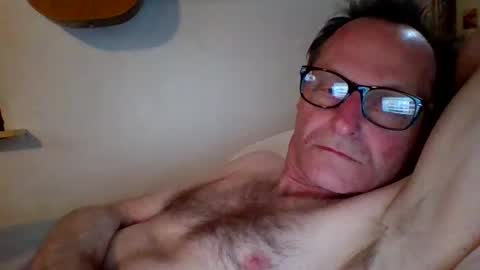 steviehard7 online show from January 25, 3:30 am