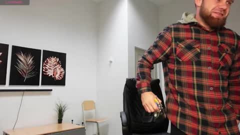 Snapshot of stewart_benzo chatting on December 22, 3:25 am Stewart Barnz online show from December 22, 3:25 am