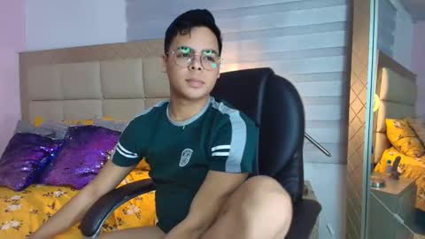 Snapshot of stewart_mateo_ chatting on November 13, 2:32 am stewart online show from November 13, 2:32 am