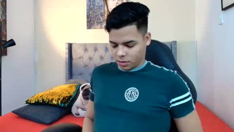 Snapshot of stewart_mateo_ chatting on December 15, 2:16 am stewart online show from December 15, 2:16 am