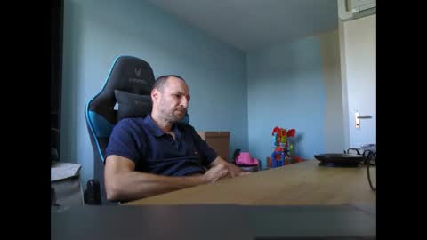 stickolive1 online show from September 18, 1:35 pm